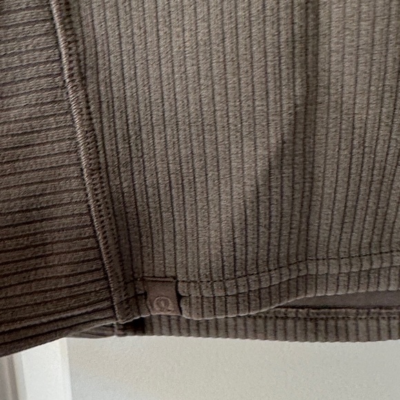 lululemon athletica Charcoal Ribbed Crop Top / J34 - Picture 4 of 5